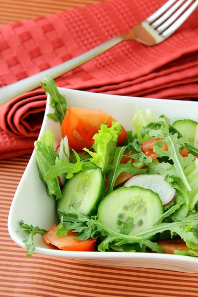 Salada fresca com tomate — Fotografia de Stock