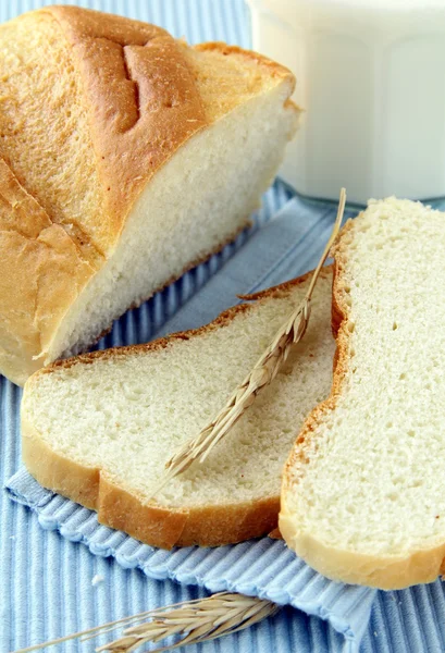 Fresh white bread with milk — Stock Photo, Image