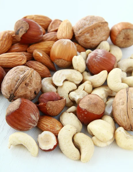 Blanda nötter, hasselnötter, mandlar, cashewnötter och valnötter — Stockfoto