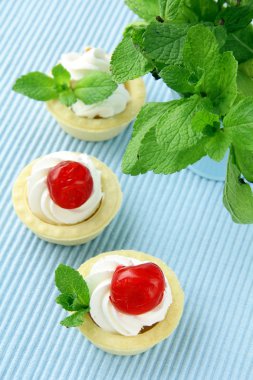 tatlı tartlets krema, vişne