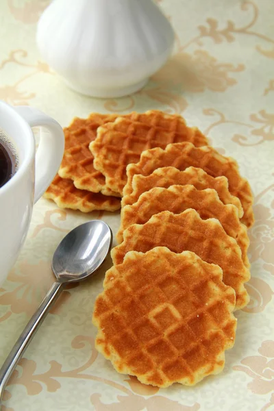 Fincan sade kahve ve Belçika waffle — Stok fotoğraf