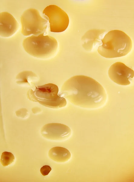 大きい穴によって maasdam チーズ — ストック写真
