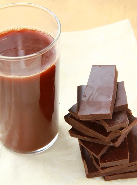 Chocolate quente em um copo — Fotografia de Stock