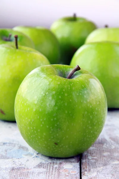 Stylowe granny smith jabłko — Zdjęcie stockowe