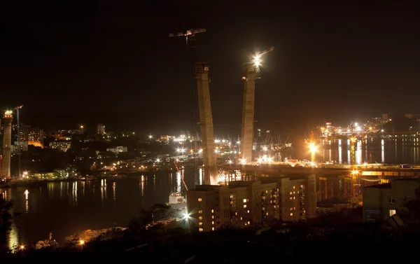 Noche Vladivostok, la construcción de puente —  Fotos de Stock