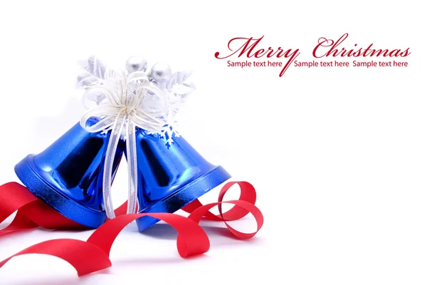 블루 크리스마스 종소리와 붉은 나비 리본 — 스톡 사진