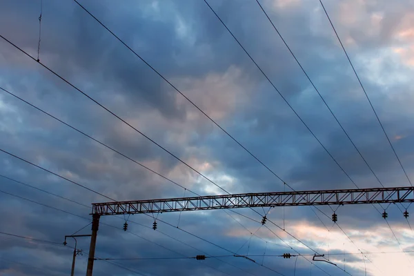 電車 (I の電力線) — ストック写真