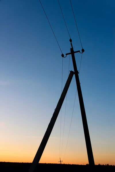 Pilar elétrico após o pôr do sol — Fotografia de Stock