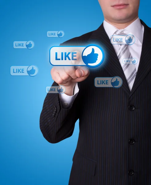 Mann drückt Social-Network-Taste — Stockfoto