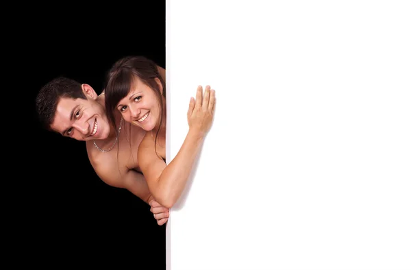A cute couple behind a white wall — Stock Photo, Image