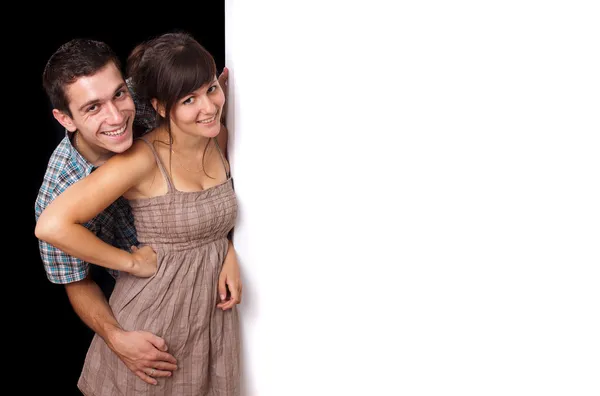A cute couple behind a white wall 2 — Stock Photo, Image