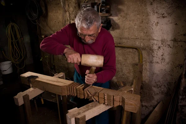 2 atölye çalışmalarında woodcarver — Stok fotoğraf