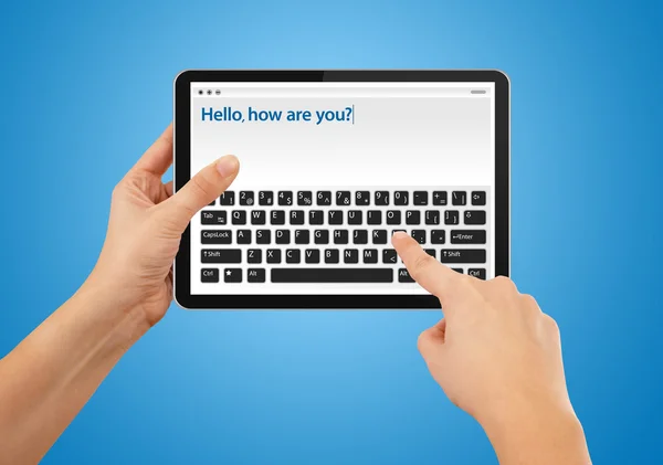Mão escrevendo e-mail no tablet — Fotografia de Stock