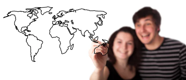 Ein Bild eines jungen Paares, das eine Weltkarte zeichnet — Stockfoto