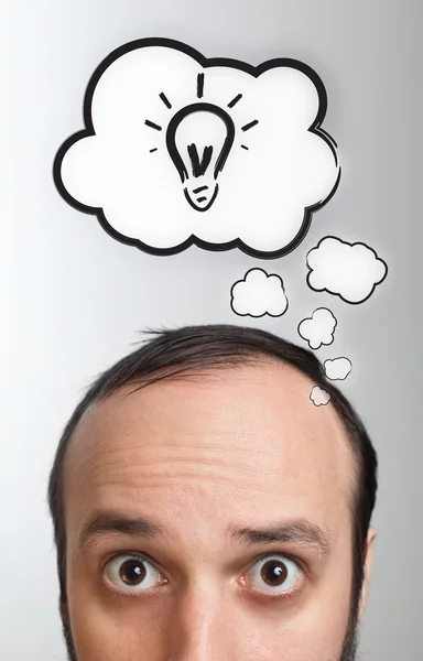 Homem com bolhas de fala sobre a cabeça — Fotografia de Stock