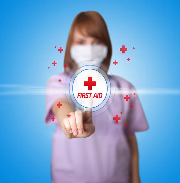 Mulher médico pressionando botão digital — Fotografia de Stock