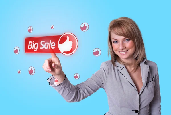 Mujer presionando gran botón de venta —  Fotos de Stock