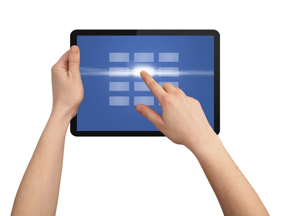 Mão pressionando o botão de tela sensível ao toque no tablet pc — Fotografia de Stock