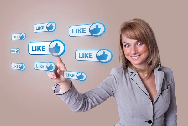 Mão mulher pressionando ícone de rede social — Fotografia de Stock