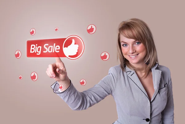 Frau drückt großen Verkaufsknopf — Stockfoto