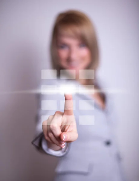 Mujer presionando botones digitales —  Fotos de Stock