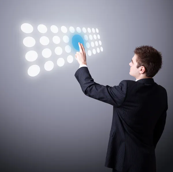 Hombre de negocios presionando un botón de pantalla táctil —  Fotos de Stock