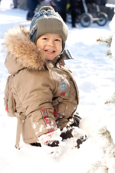 Mały Chłopiec Śniegu — Zdjęcie stockowe