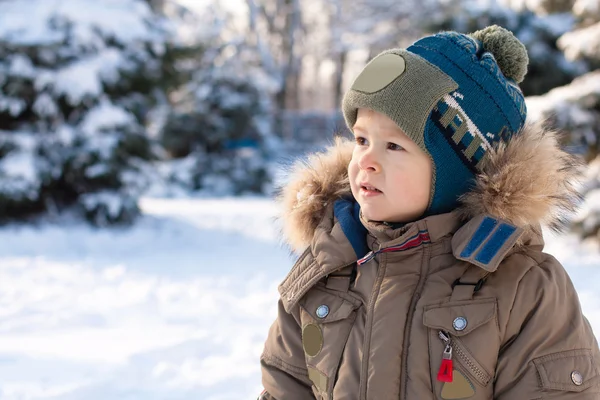Mały Chłopiec Śniegu — Zdjęcie stockowe