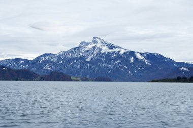 sonbahar göl üzerinde Alps