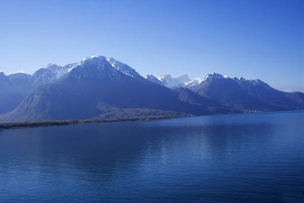 Alpy na jezero na montreux — Stock fotografie