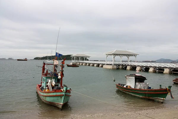 Fisherman boat and bridge — Stock Photo, Image