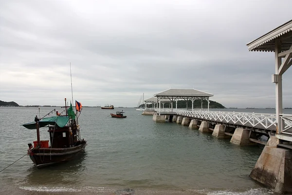 Fisherman boat and bridge — Stock Photo, Image