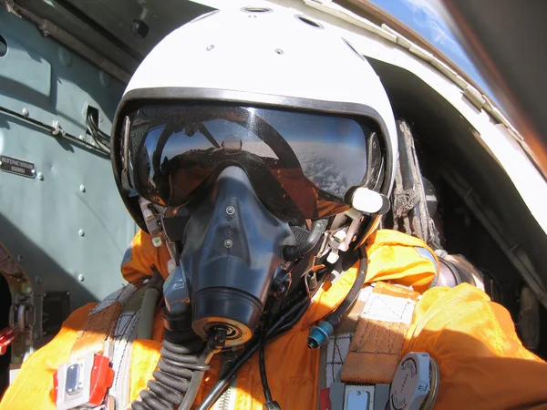 El piloto militar en el avión — Foto de Stock