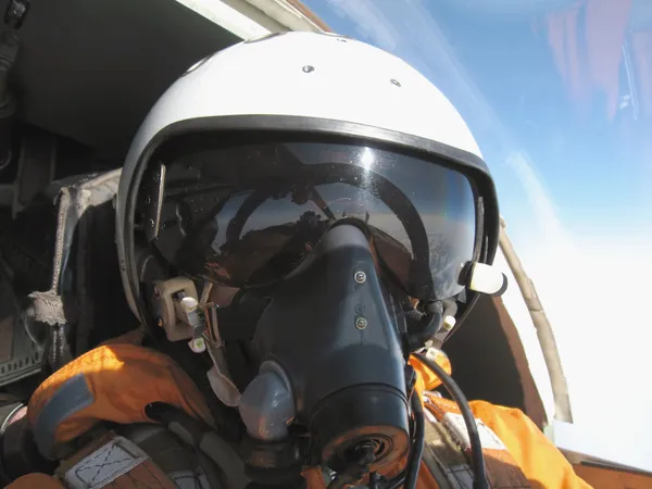 El piloto militar en el avión — Foto de Stock