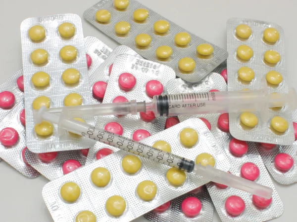 Viele verschiedene Tabletten — Stockfoto