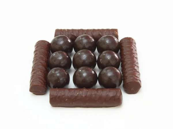 Koyu kahverengi çikolata topları — Stok fotoğraf