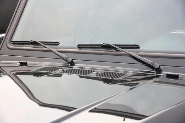 Il primo piano del tergicristallo auto windwhield — Foto Stock