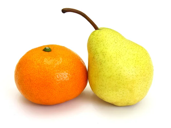Fruits mélangés isolés sur blanc — Photo