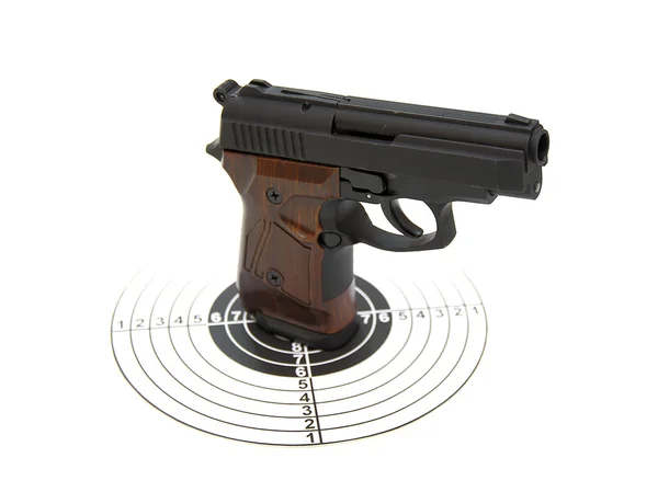 Пистолет с коричневой рукояткой — стоковое фото