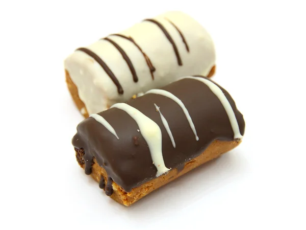 Круглый мини-шоколадный пирог с полосками сверху — стоковое фото