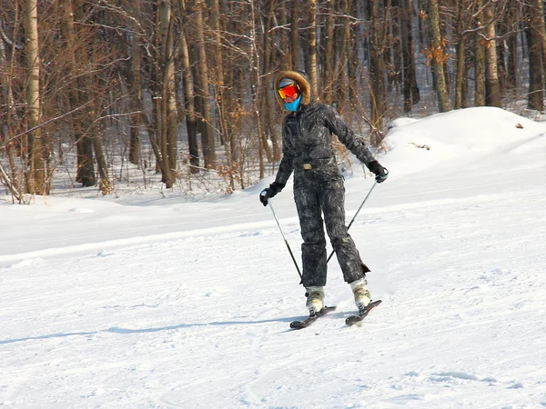 Νεαρή γυναίκα σκι — Φωτογραφία Αρχείου