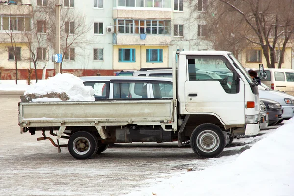 Pequeno Caminhão Cor Branca Com Neve Corpo — Fotografia de Stock