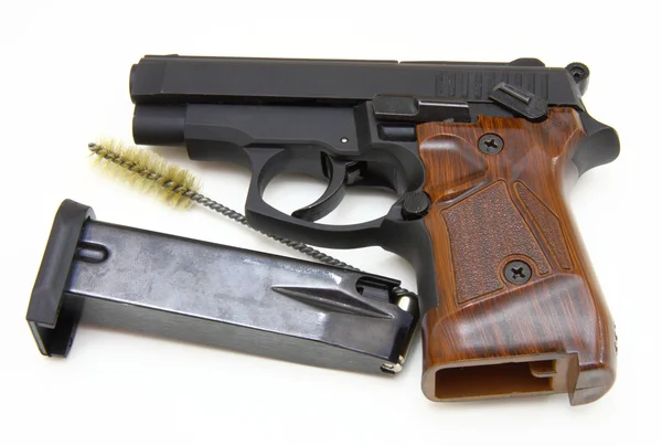 Close up pistolet na tle jest cel i wkłady — Zdjęcie stockowe
