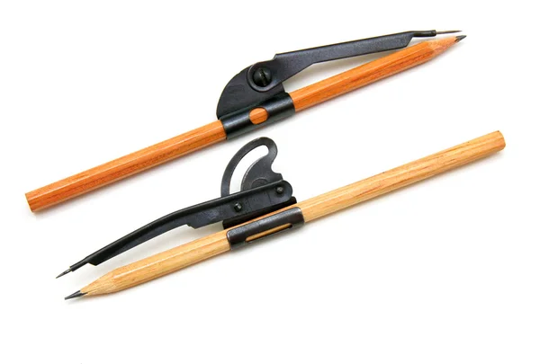 Due matite e bussole su sfondo bianco — Foto Stock