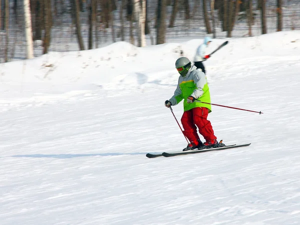 Skieur Passe Rapidement Montagne Équipement Hiver — Photo