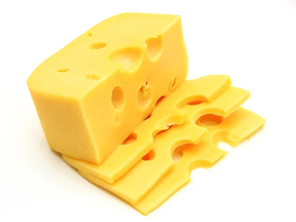 白い背景に隔離されたチーズです — ストック写真
