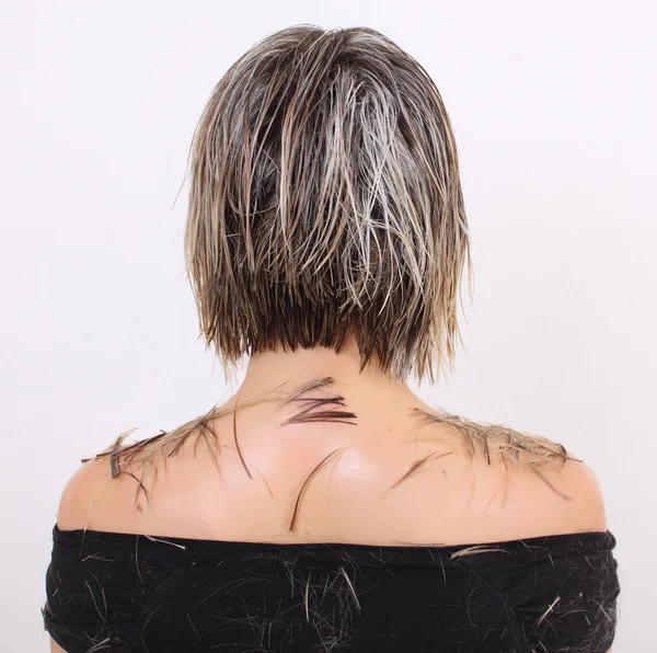Κούρεμα Βρεγμένα Μαλλιά Μια Γυναίκα Πίσω Όψη Φωτογραφία Αρχείου