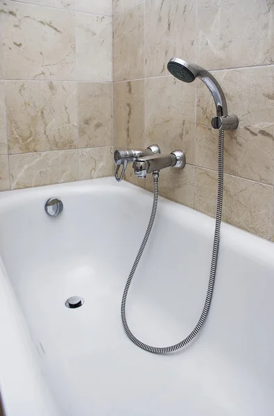 Bad mit Duschvorsatz — Stockfoto