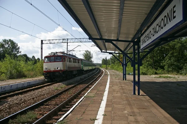 Przystanek kolejowy w Polsce — Zdjęcie stockowe