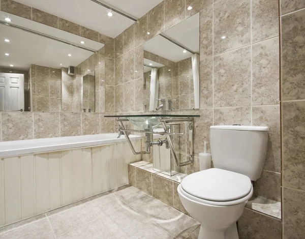 Дизайнерская ванная комната — стоковое фото